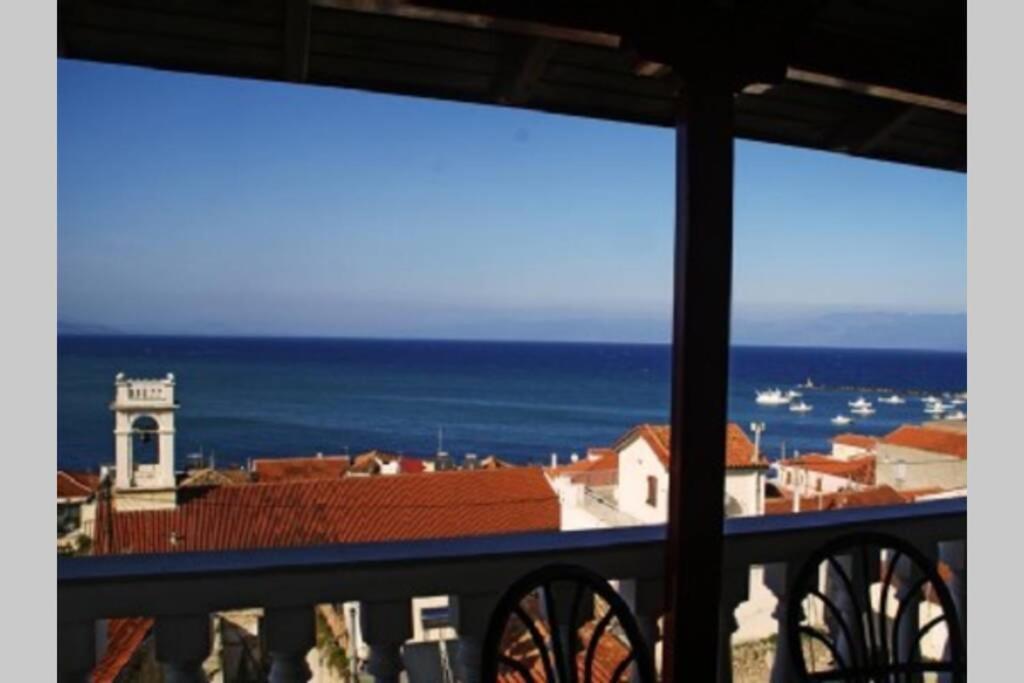 Ueber Den Daechern Von Koroni ภายนอก รูปภาพ